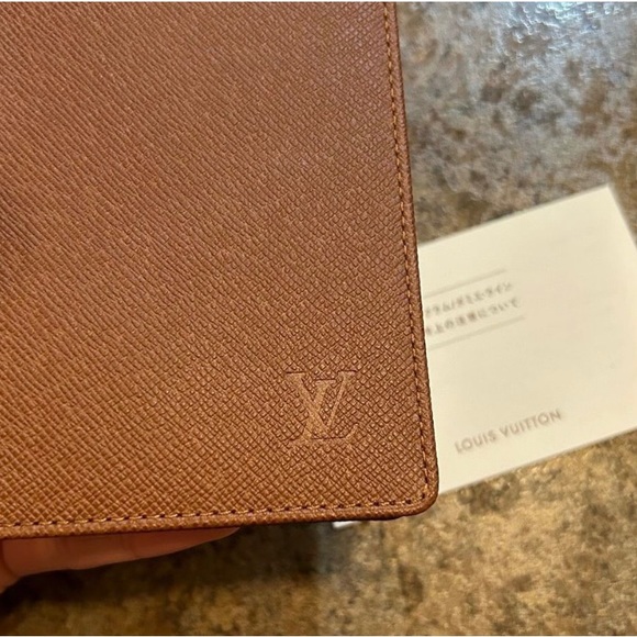 Authentic Louis Vuitton Brown Taiga Leather Card Holder Wallet, NWOT - Picture 2 of 6